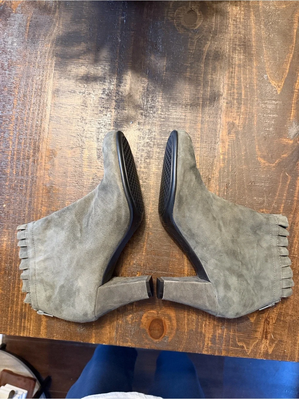 AEROSOLES Olive Gray Suede Ruffled Ankle Boots SZ 10